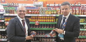 EXPORT, LA LUNGA ATTESA DEI POMODORI AL PORTO